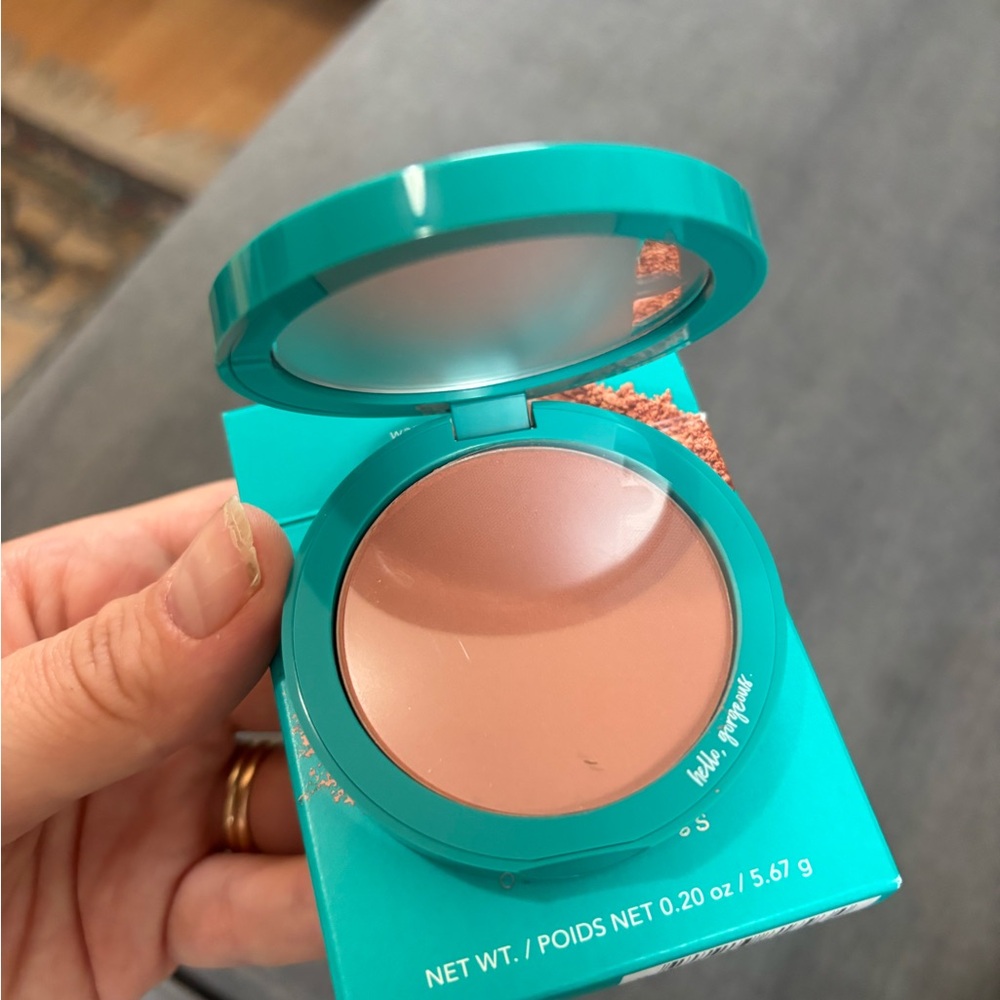 Dream Chaser™ Reviving Powder Blush Alexandra Warm Peach Matte - Picture 2 of 3